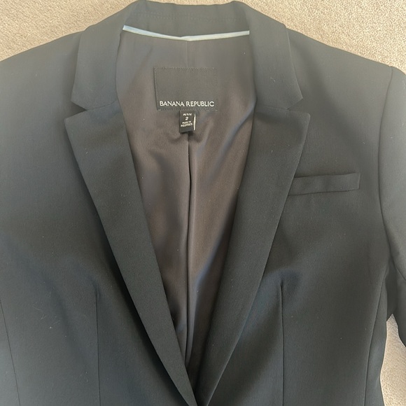 Banana Republic Classic-Fit Lightweight Wool Blazer - Picture 3 of 4